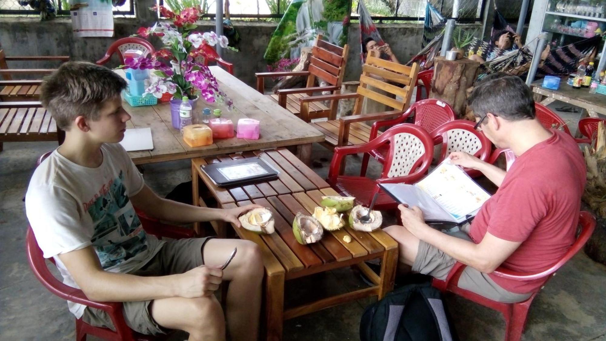 Gibbon Singing Home Stay Quan Tom Bagian luar foto